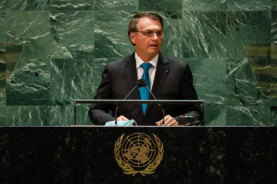 TSE absolve Bolsonaro por discurso na ONU em 2022; decisão pode influenciar análise de ação contra Lula
