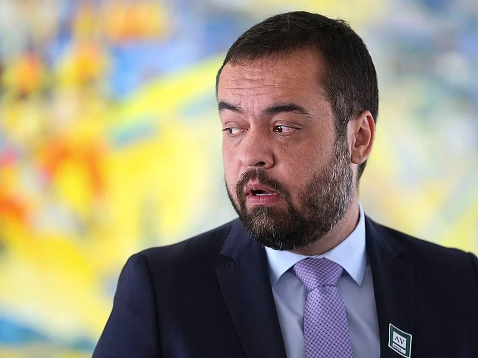 PF aponta caviar, mansão e imóvel de luxo em investigação envolvendo Cláudio Castro e Refit