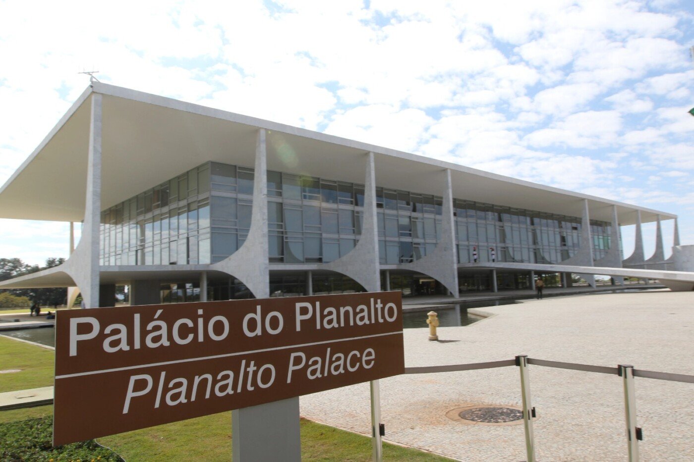Governo mantém estrutura de 37 ministérios e reacende debate sobre tamanho da máquina pública