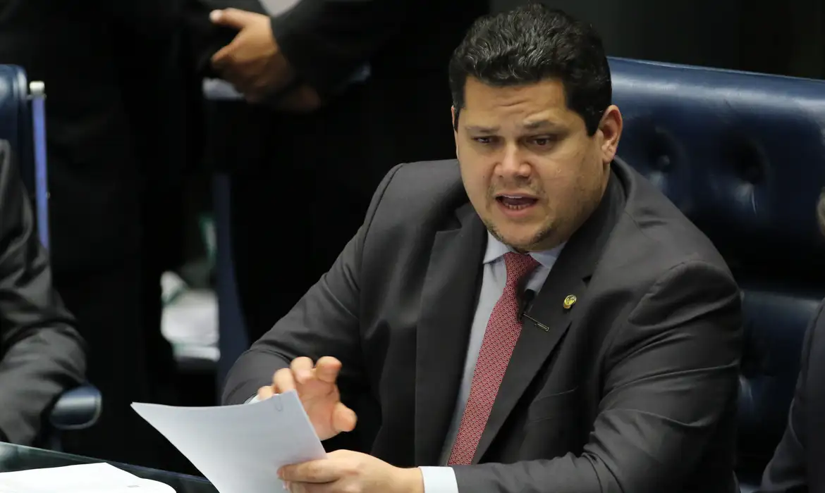 Suplente de Alcolumbre é alvo de operação sobre fraude em licitações