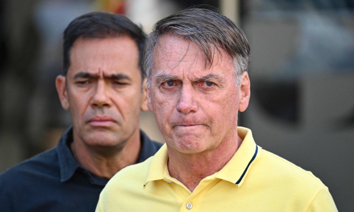 Moraes determina monitoramento na área externa da casa de Bolsonaro