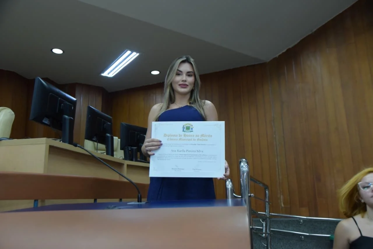 Ana Karlla é homenageada pela Câmara Municipal de Goiânia e celebra trajetória inspiradora de sucesso, beleza e propósito