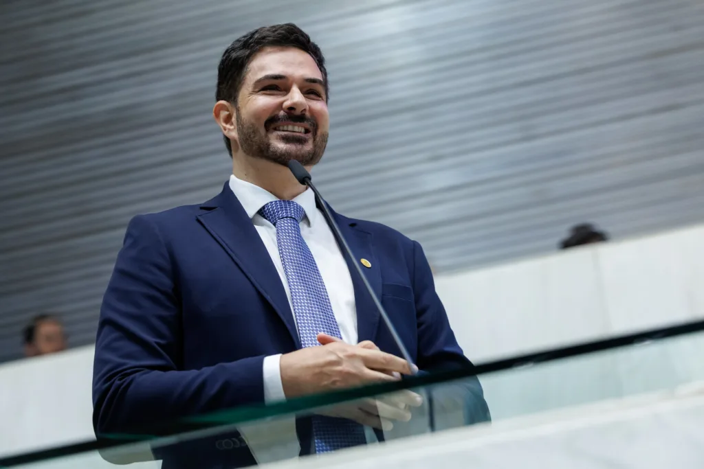 Deputado tem mandato cassado por infidelidade partidária