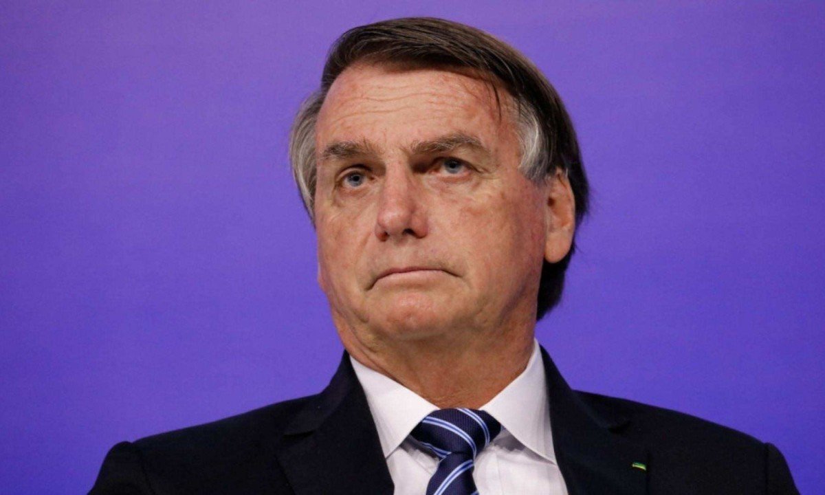 Bolsonaro é submetido a cirurgia abdominal em Brasília neste domingo (13/4)