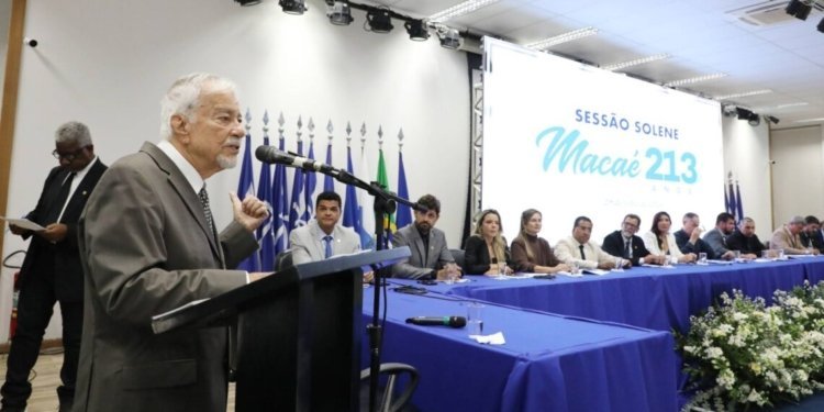 Sessão solene celebra os 213 anos de Macaé e reconhece personalidades que contribuíram para a história do município