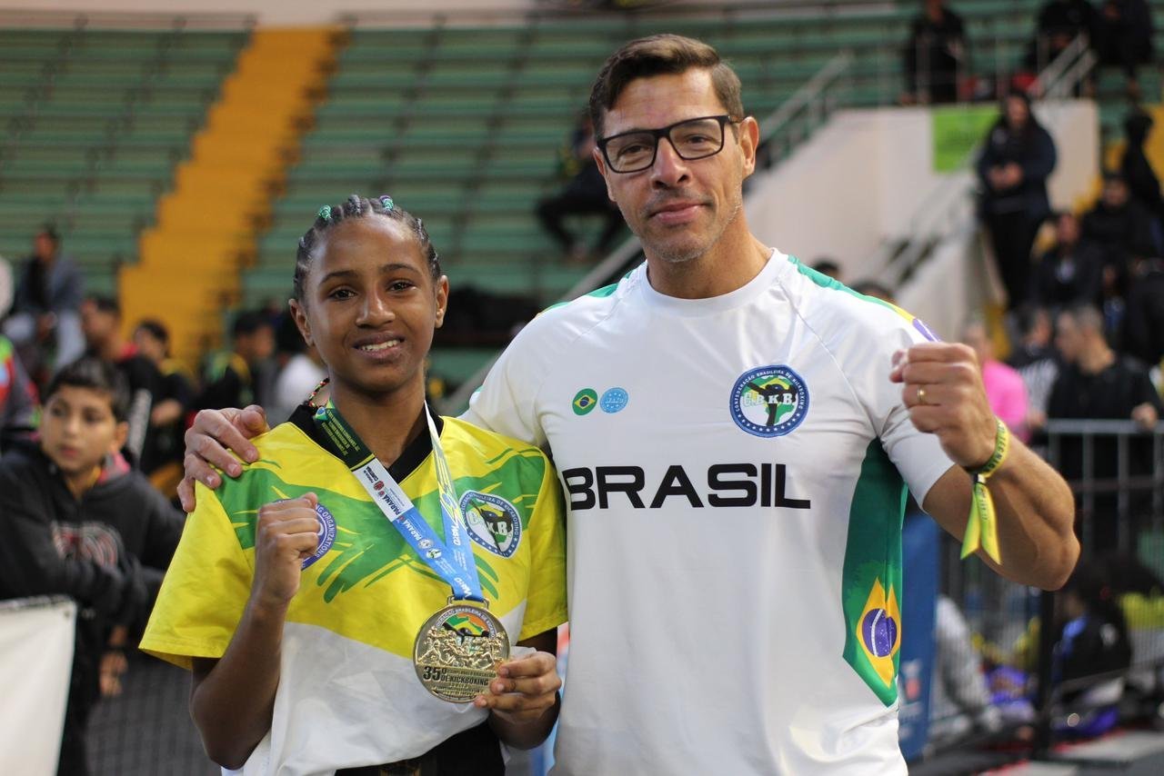 De Macaé para o Brasil: Kemilly Martins coleciona títulos e inspira nova geração no kickboxing