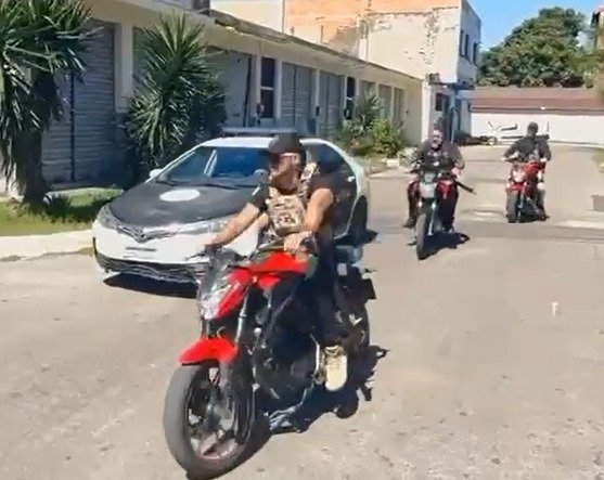 Delegada Carla Ferrão comanda operação que apreende três motocicletas roubadas usadas por narcoterroristas em Imbariê