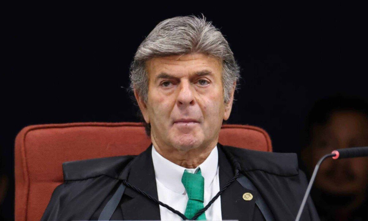 Fux assume contraponto de Moraes e leva esperança para defesa de Bolsonaro no STF