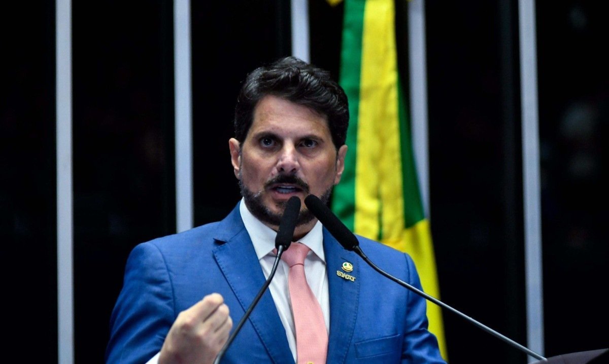 Senador clama: “que os EUA invadam o Brasil”