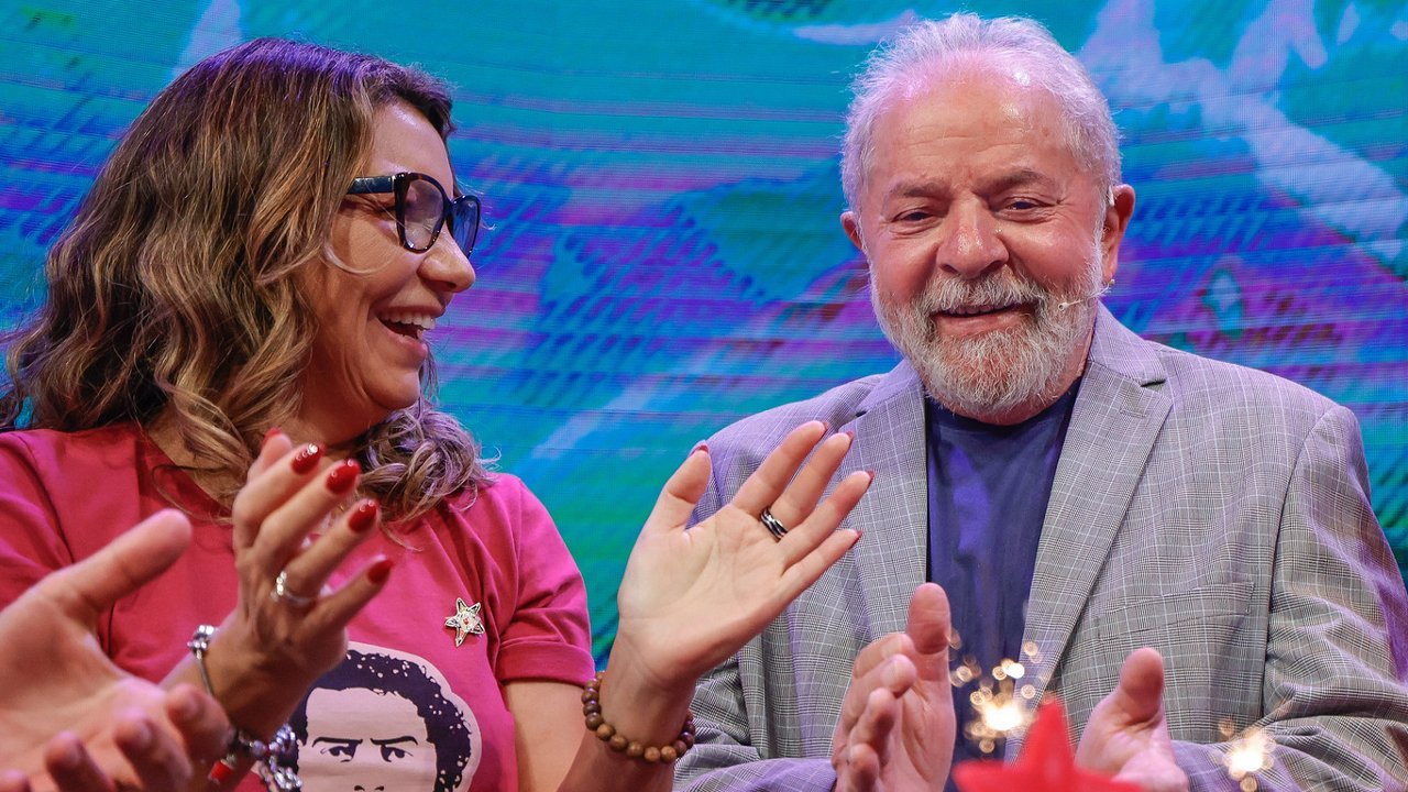 Aliados tacham Janja de principal responsável pela impopularidade de Lula